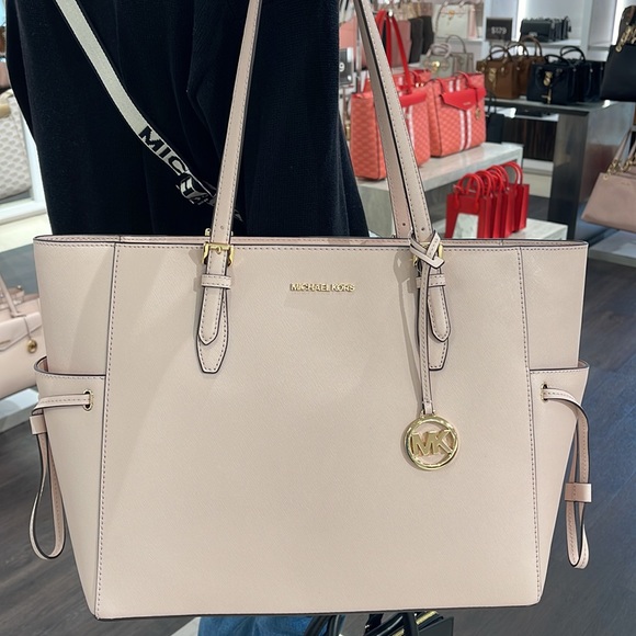 Michael Kors Gilly Large Drawstring Travel Leather Top Zip Tote 
NWT - Picture 4 of 16